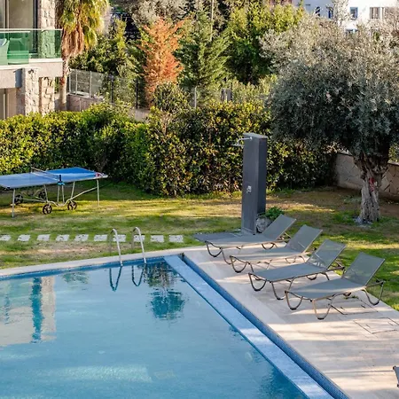Luxury 4br Yalikavak With Private Pool Garden Бодрум