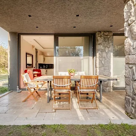 Luxury 4br Yalikavak With Private Pool Garden Бодрум